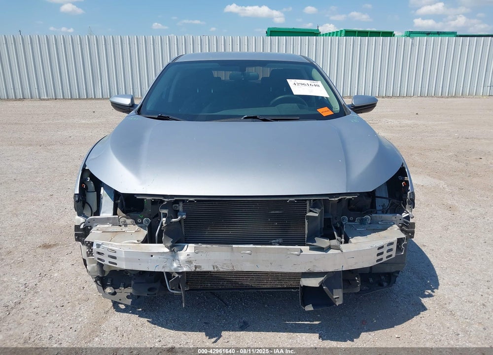 2018 HONDA CIVIC VIN: 2HGFC2F52JH527228