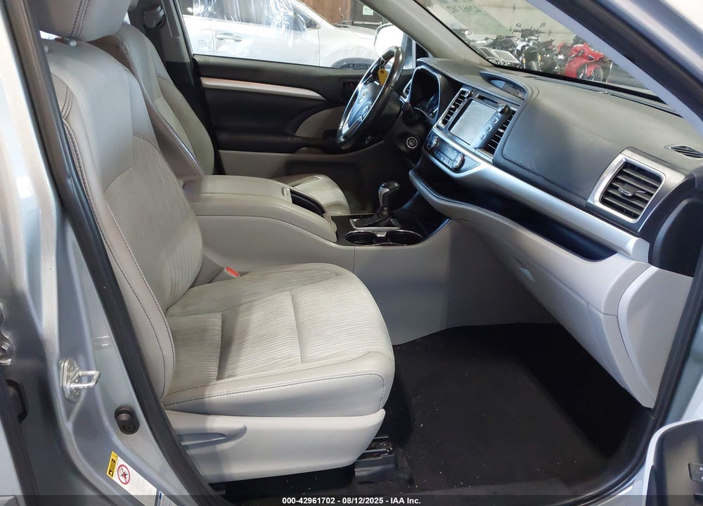 2019 TOYOTA HIGHLANDER VIN: 5TDBZRFHXKS926518