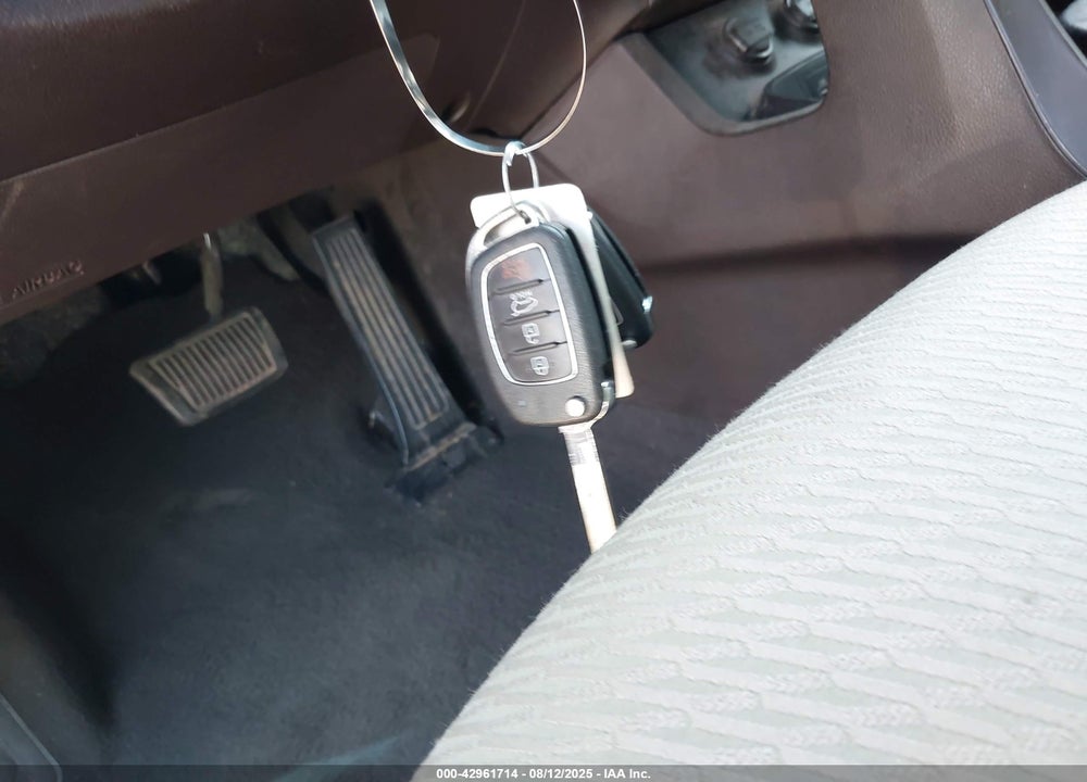 2017 HYUNDAI SANTA FE VIN: 5XYZT3LB5HG451024