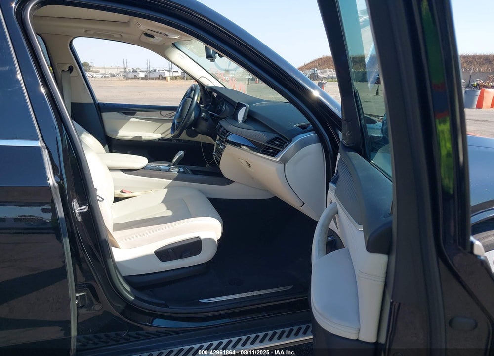 2016 BMW X5 VIN: 5UXKR0C58G0P27563
