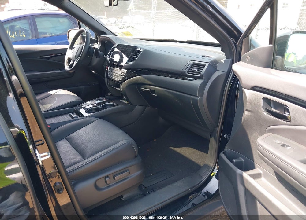 2023 HONDA PASSPORT VIN: 5FNYF8H07PB038390