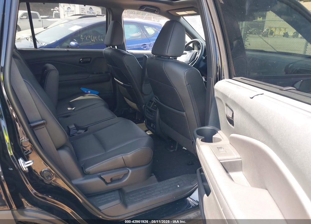 2023 HONDA PASSPORT VIN: 5FNYF8H07PB038390