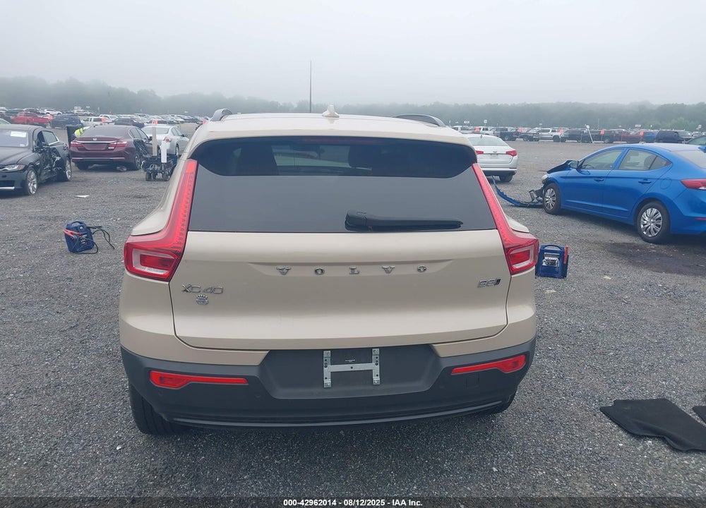 2025 VOLVO XC40 B5 PLUS DARK THEME VIN: YV4L12UC2S2452501
