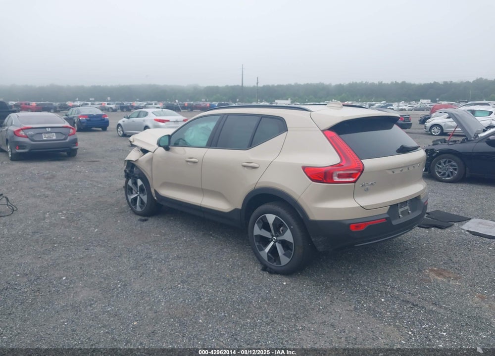 2025 VOLVO XC40 B5 PLUS DARK THEME VIN: YV4L12UC2S2452501