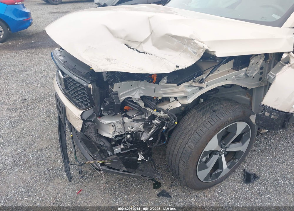 2025 VOLVO XC40 B5 PLUS DARK THEME VIN: YV4L12UC2S2452501