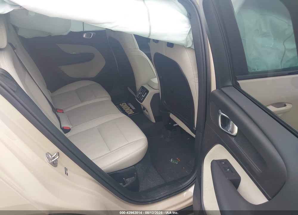 2025 VOLVO XC40 B5 PLUS DARK THEME VIN: YV4L12UC2S2452501