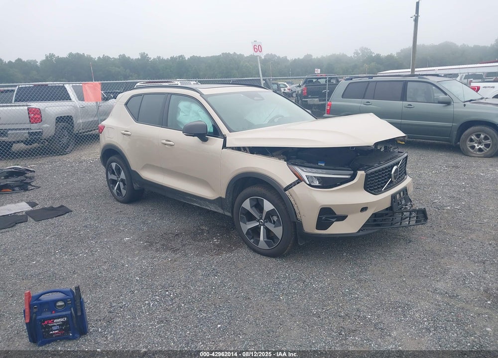 2025 VOLVO XC40 B5 PLUS DARK THEME VIN: YV4L12UC2S2452501