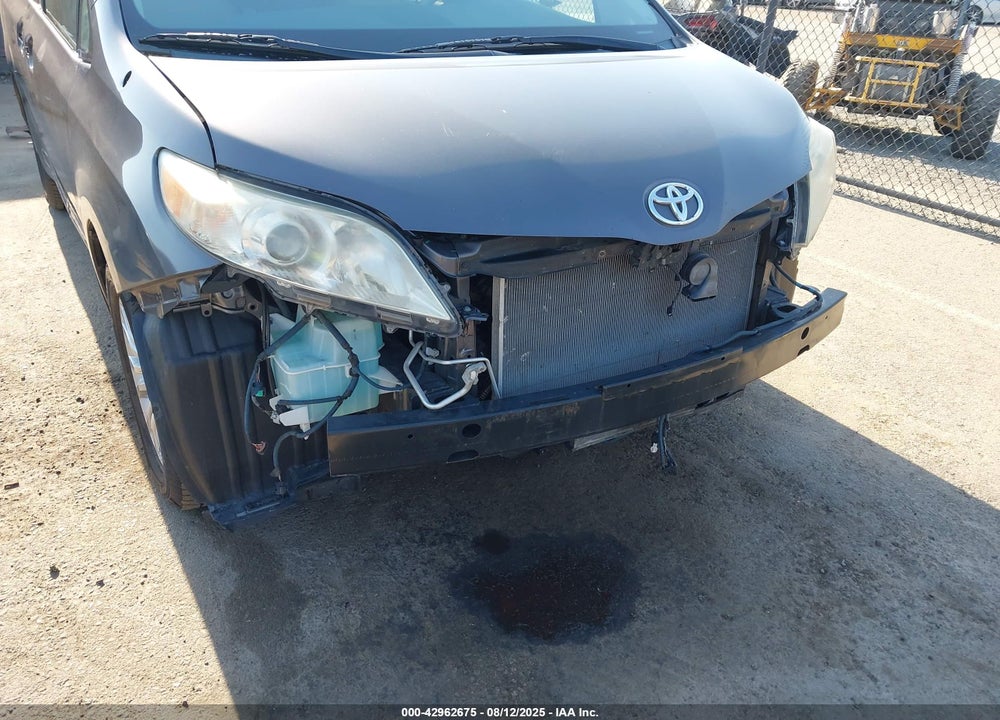 2012 TOYOTA SIENNA XLE V6 8 PASSENGER VIN: 5TDYK3DC9CS239633
