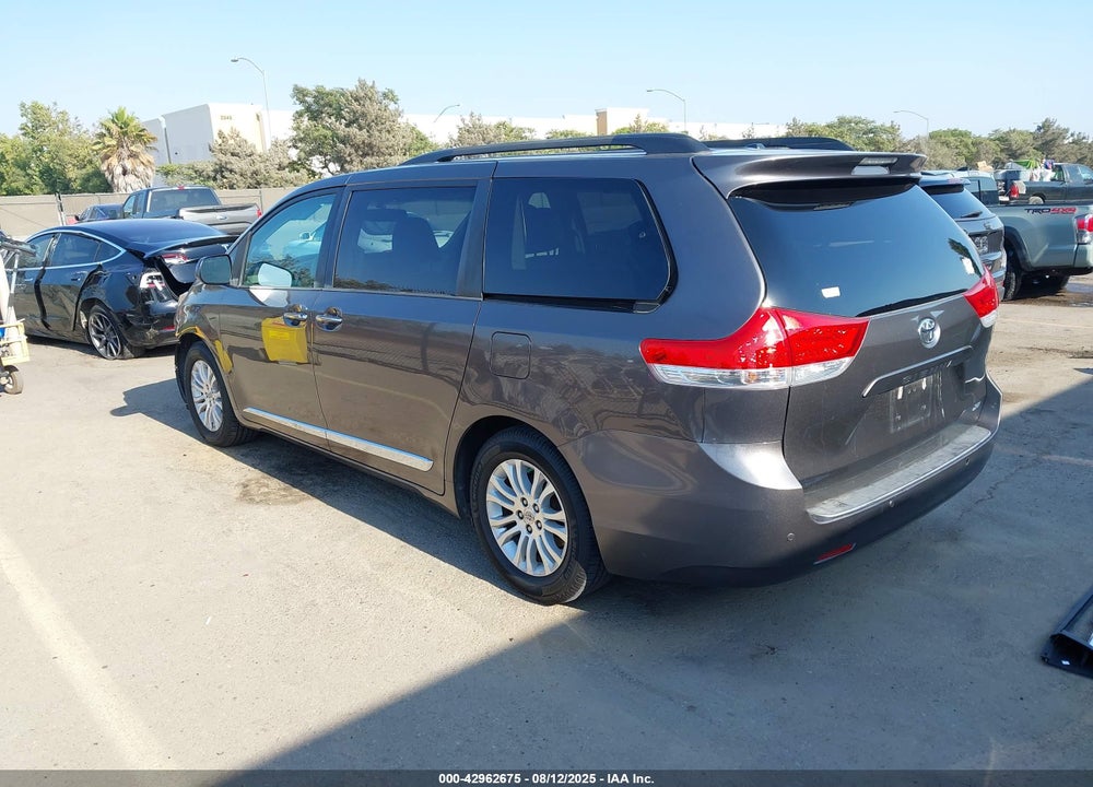 2012 TOYOTA SIENNA XLE V6 8 PASSENGER VIN: 5TDYK3DC9CS239633
