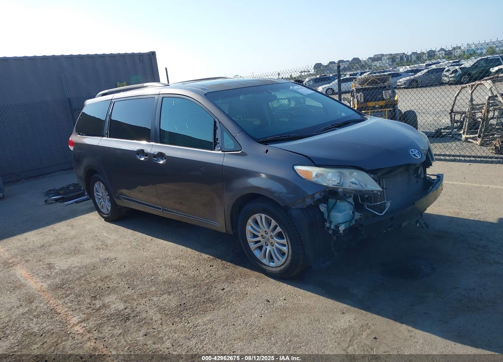 2012 TOYOTA SIENNA XLE V6 8 PASSENGER VIN: 5TDYK3DC9CS239633