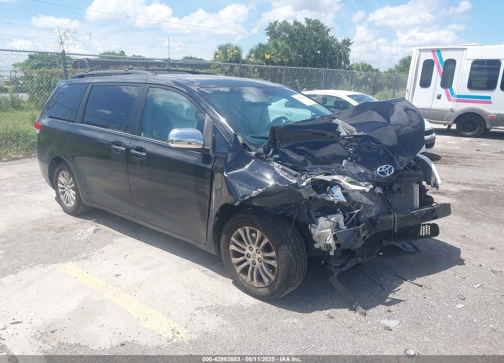 2012 TOYOTA SIENNA XLE V6 8 PASSENGER VIN: 5TDYK3DC0CS224177