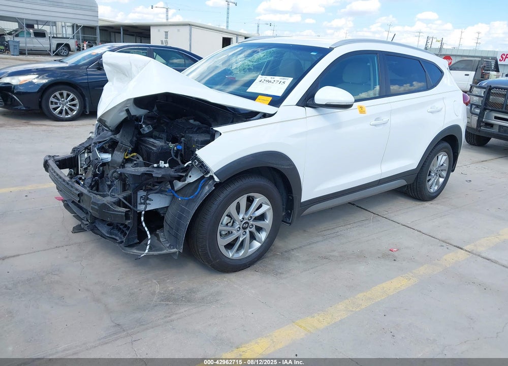 2017 HYUNDAI TUCSON VIN: KM8J33A20HU310033
