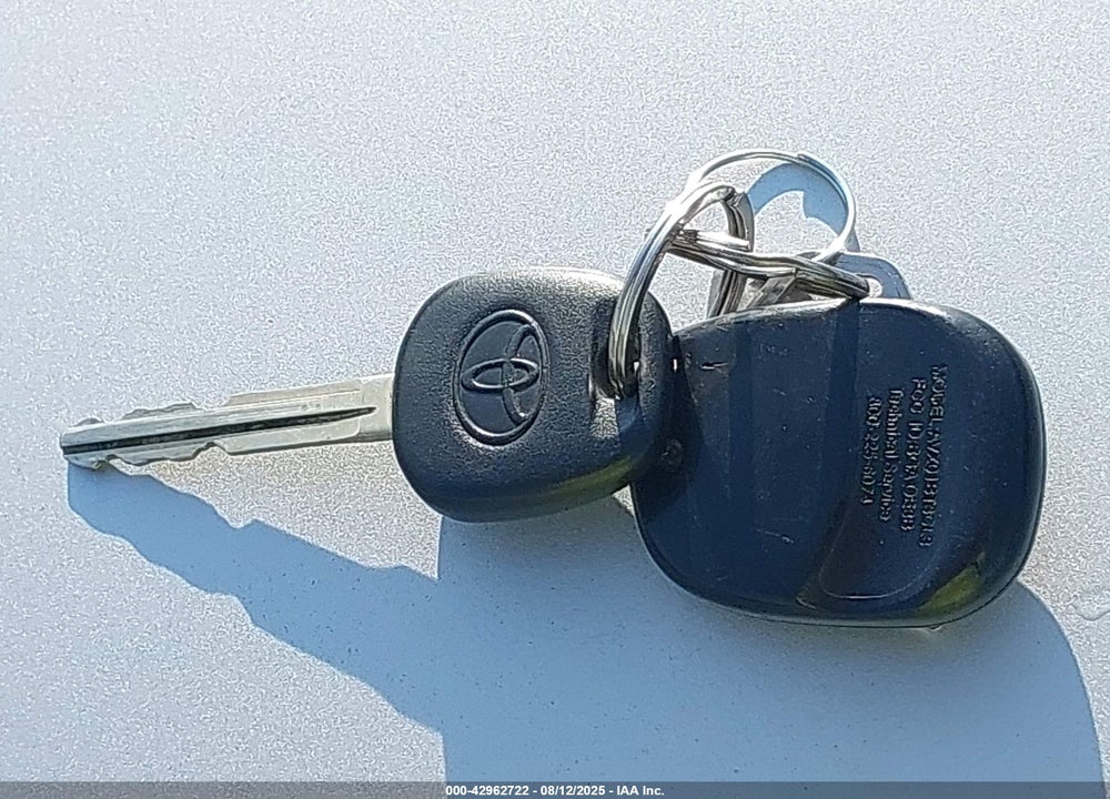 2005 TOYOTA COROLLA CE VIN: 2T1BR32E25C328896
