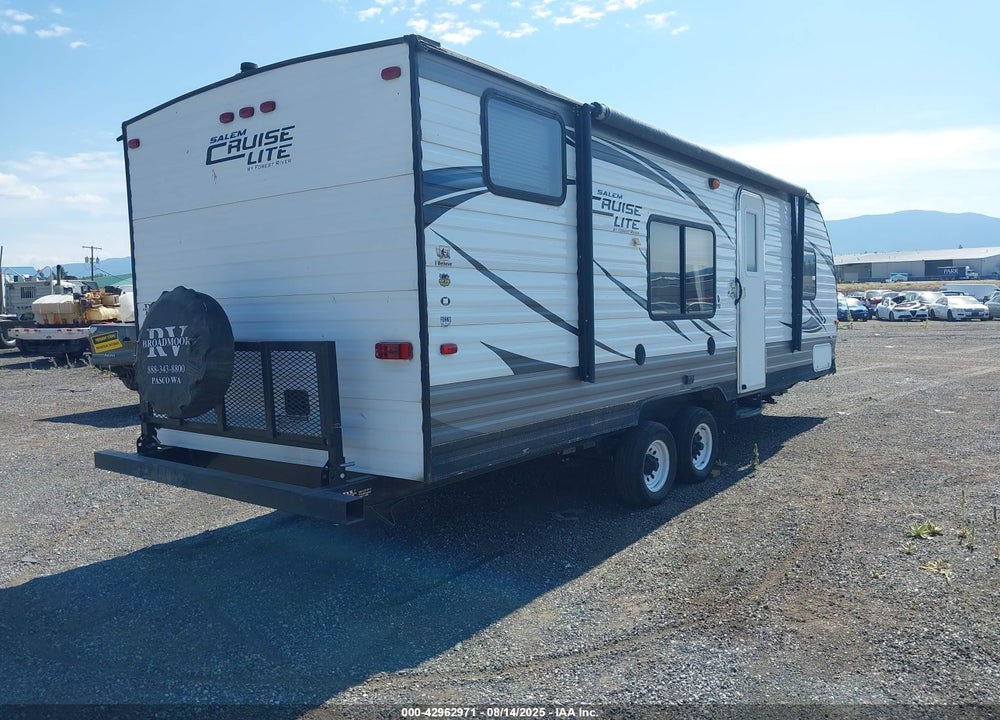 2016 FOREST RIVER VIN: 4X4TSMB21GT110135