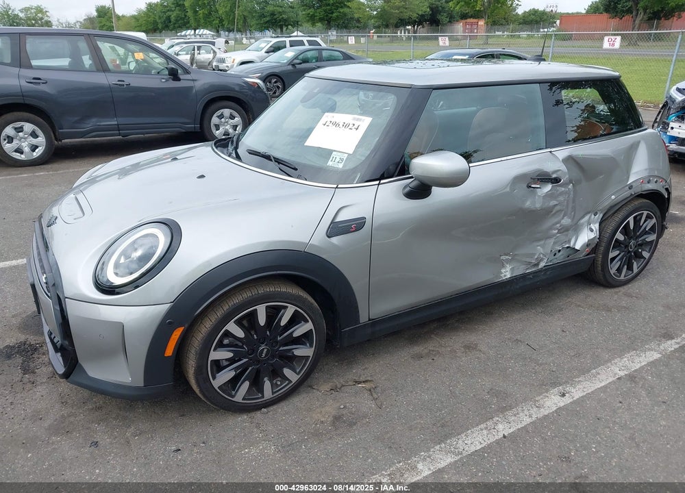 2024 MINI HARDTOP COOPER S VIN: WMW53DH06R2V67174