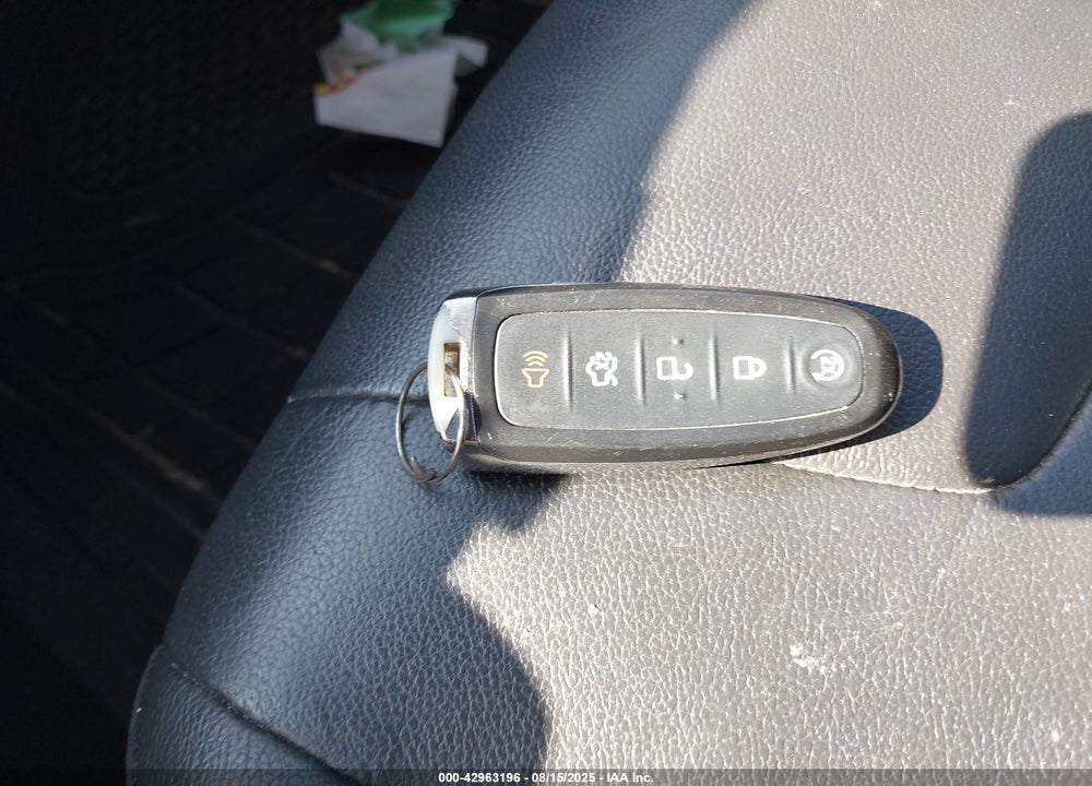 2016 FORD FOCUS VIN: 1FADP3N20GL254072