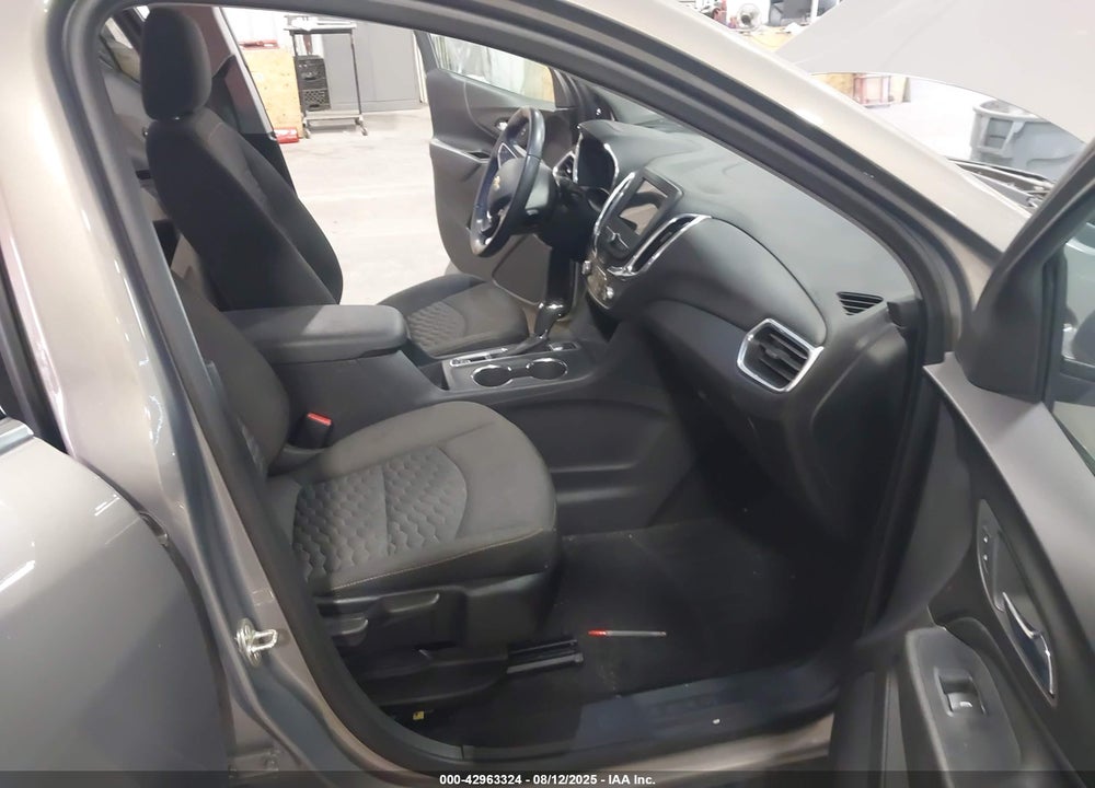 2019 CHEVROLET EQUINOX VIN: 3GNAXUEV0KS557165