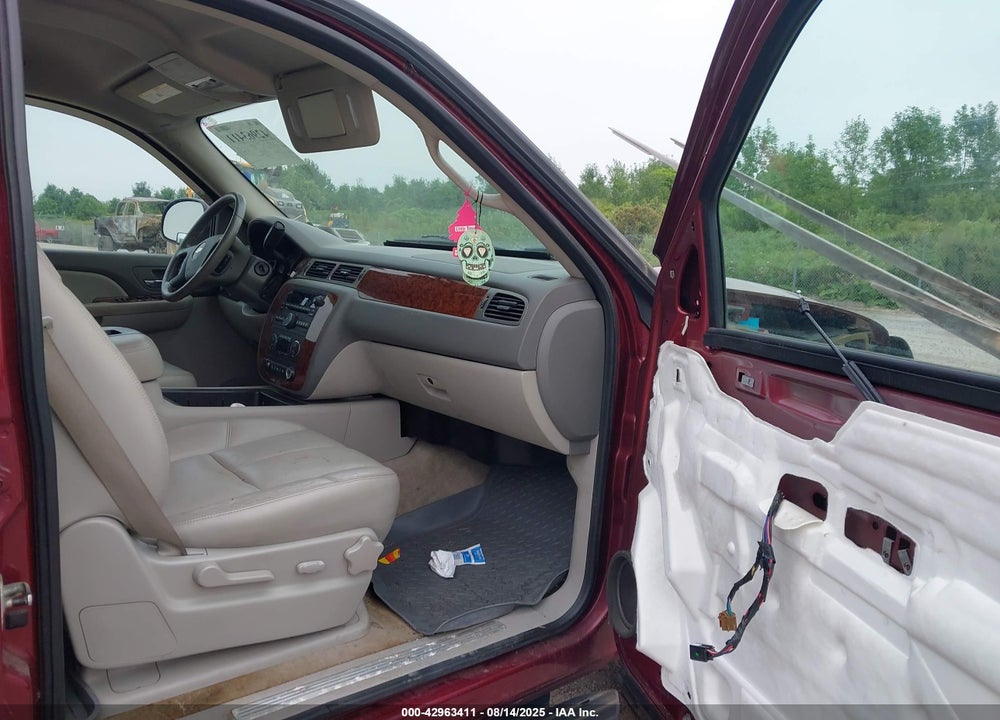 2008 CHEVROLET SUBURBAN 1500 LT VIN: 3GNFK163X8G105137