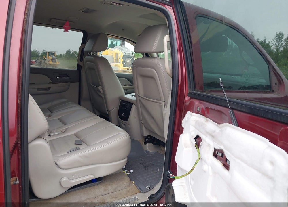 2008 CHEVROLET SUBURBAN 1500 LT VIN: 3GNFK163X8G105137