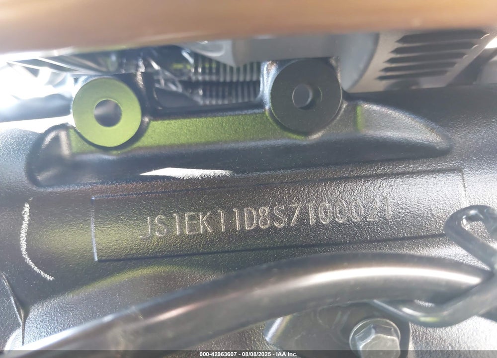 2025 SUZUKI GSX-S1000 A VIN: JS1EK11D8S7100021