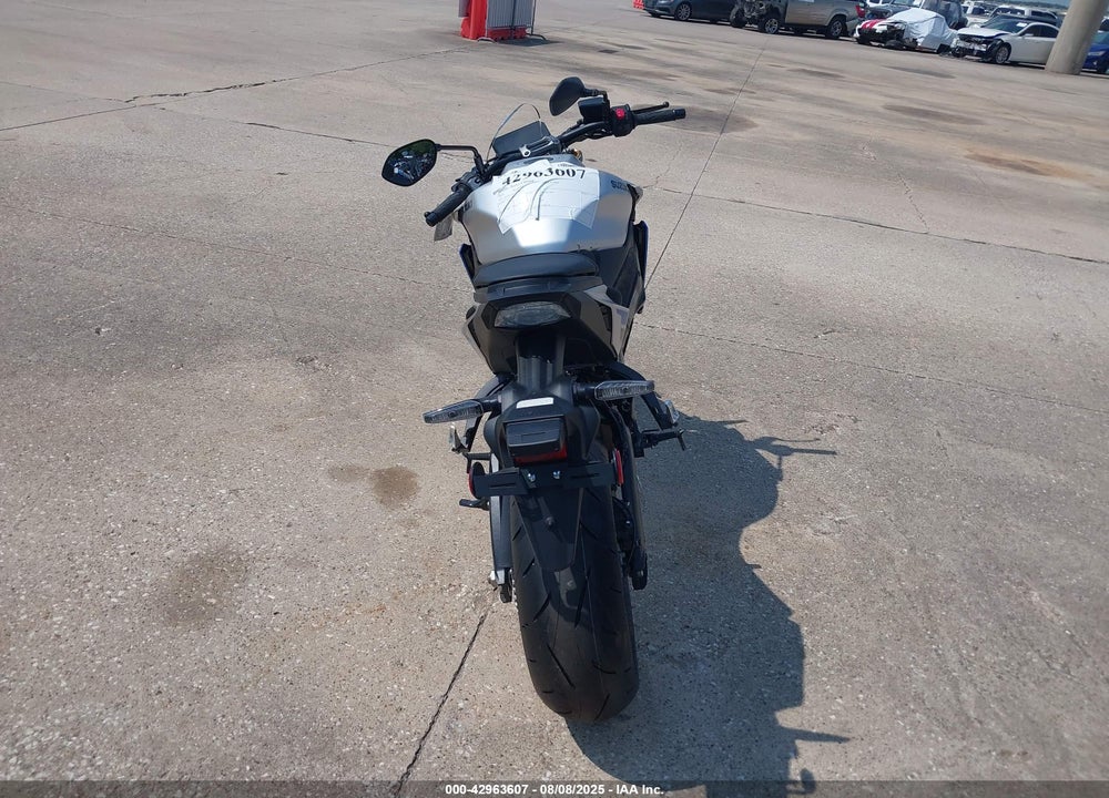 2025 SUZUKI GSX-S1000 A VIN: JS1EK11D8S7100021
