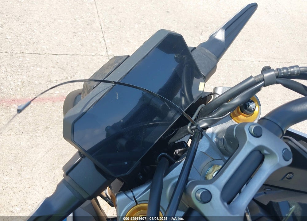 2025 SUZUKI GSX-S1000 A VIN: JS1EK11D8S7100021