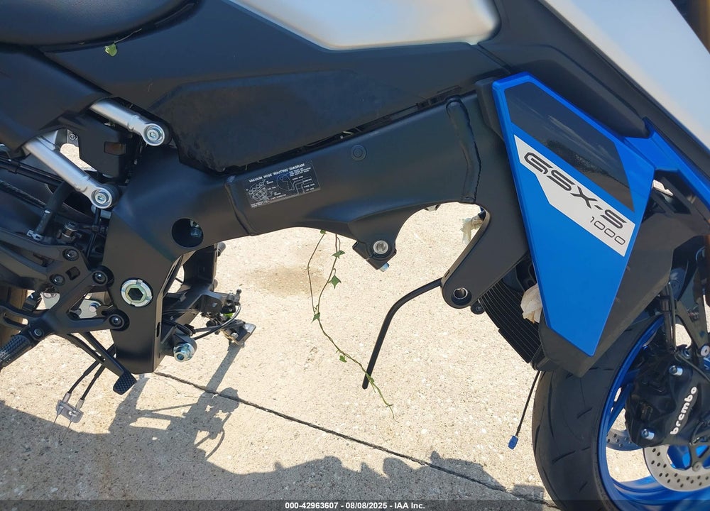 2025 SUZUKI GSX-S1000 A VIN: JS1EK11D8S7100021