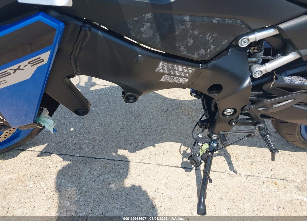 2025 SUZUKI GSX-S1000 A VIN: JS1EK11D8S7100021