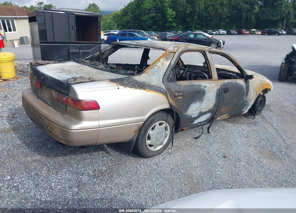1999 TOYOTA CAMRY CE VIN: 4T1BG22K2XU892989