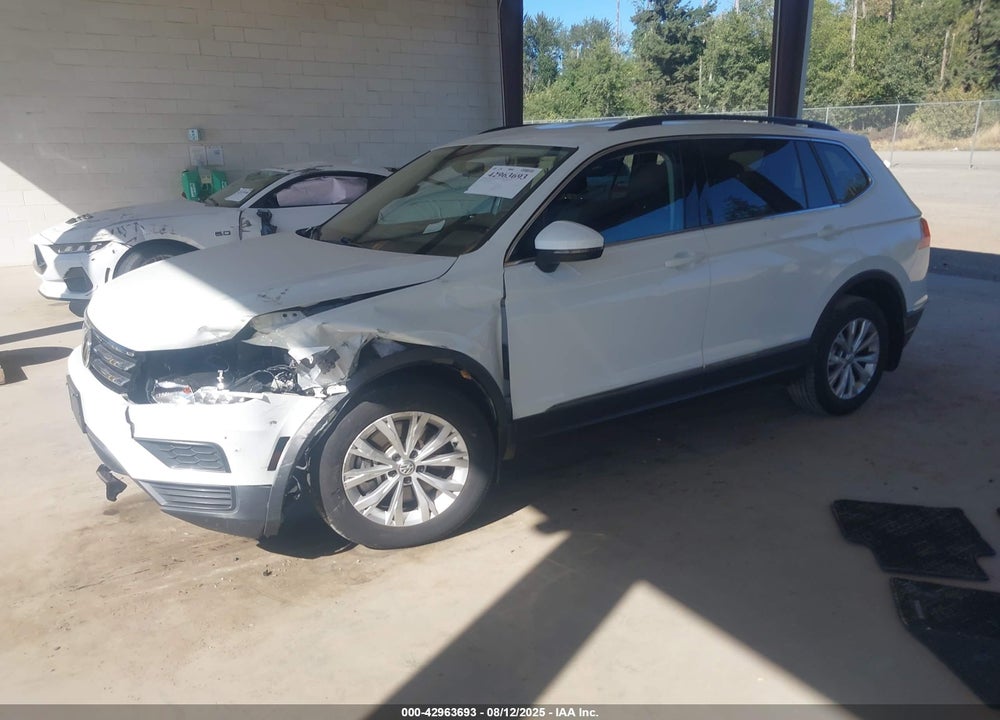 2018 VOLKSWAGEN TIGUAN VIN: 3VV2B7AX0JM073893