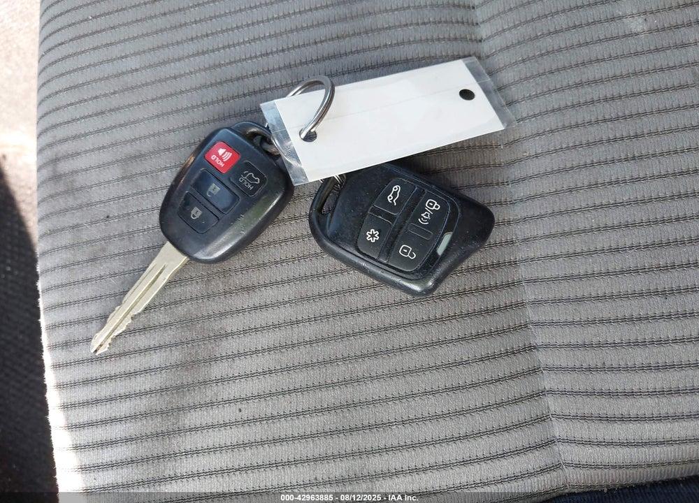 2015 TOYOTA RAV4 XLE VIN: 2T3RFREV0FW242239