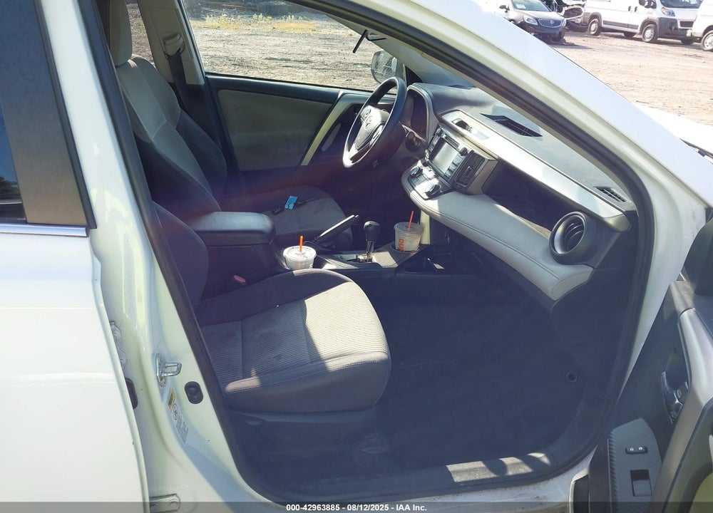 2015 TOYOTA RAV4 XLE VIN: 2T3RFREV0FW242239