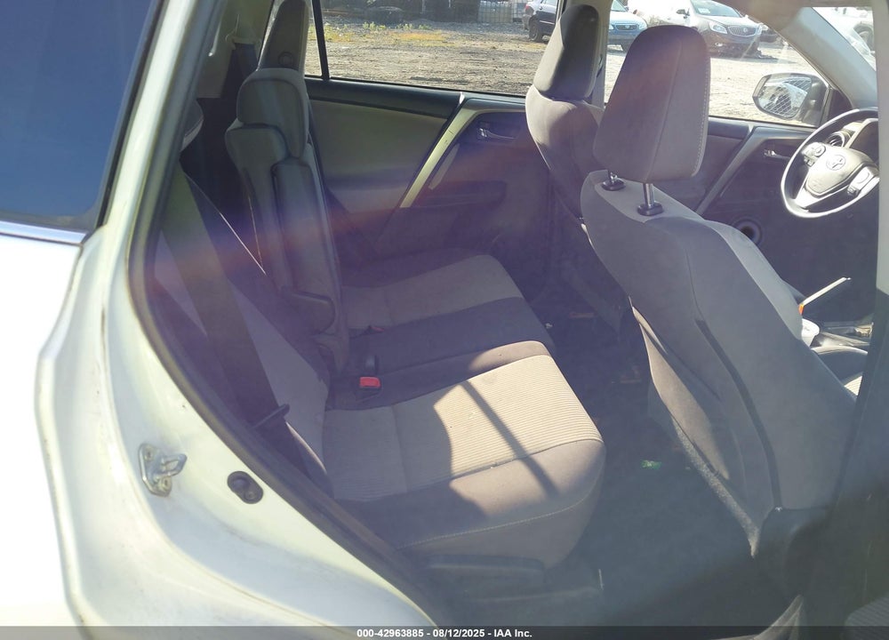2015 TOYOTA RAV4 XLE VIN: 2T3RFREV0FW242239