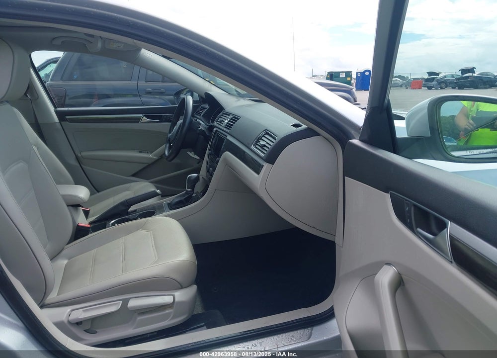 2016 VOLKSWAGEN PASSAT VIN: 1VWBS7A30GC061780