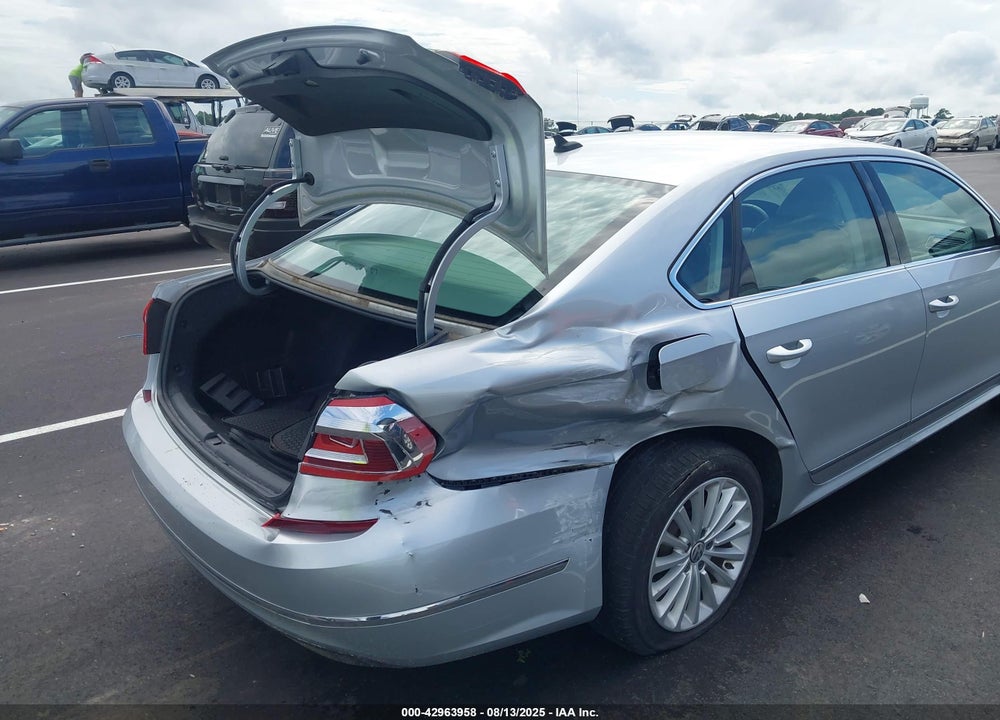 2016 VOLKSWAGEN PASSAT VIN: 1VWBS7A30GC061780