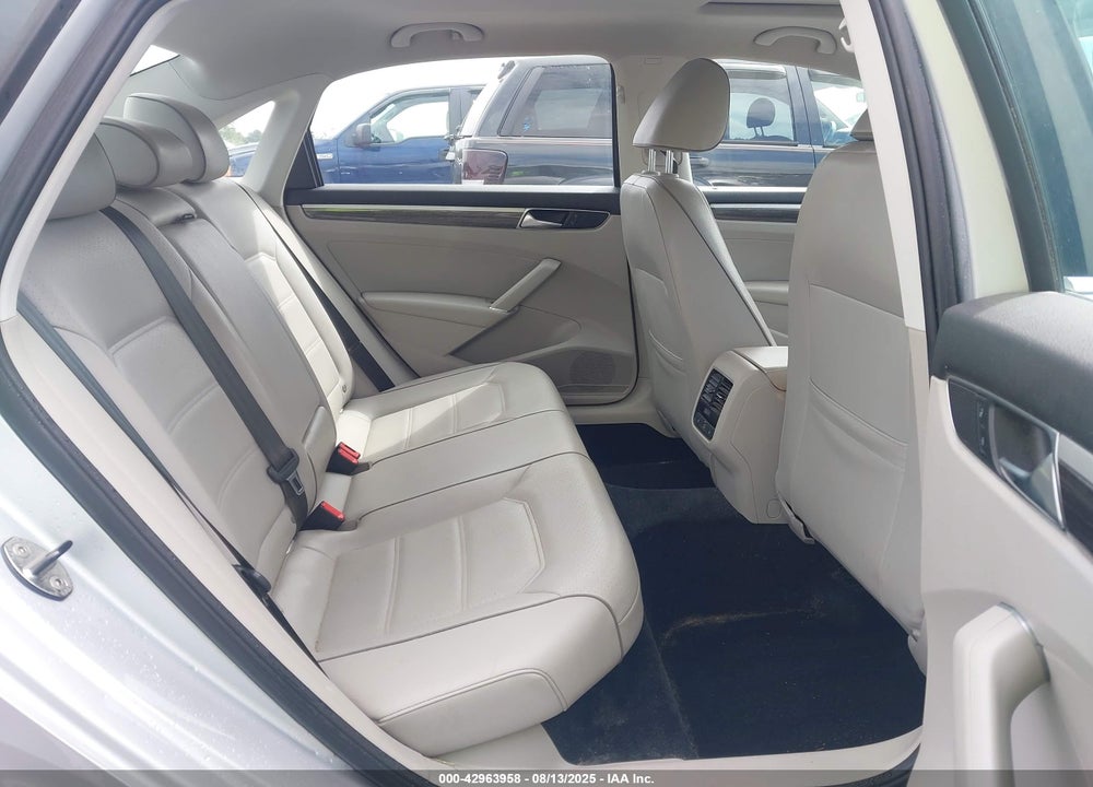 2016 VOLKSWAGEN PASSAT VIN: 1VWBS7A30GC061780