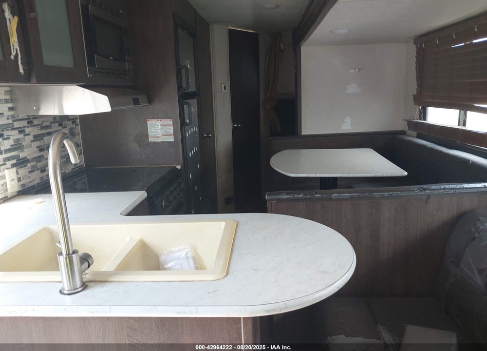 2018 FOREST RIVER SALEM CRUISE LITE 26 VIN: 4X4TSMB2XJ7416427