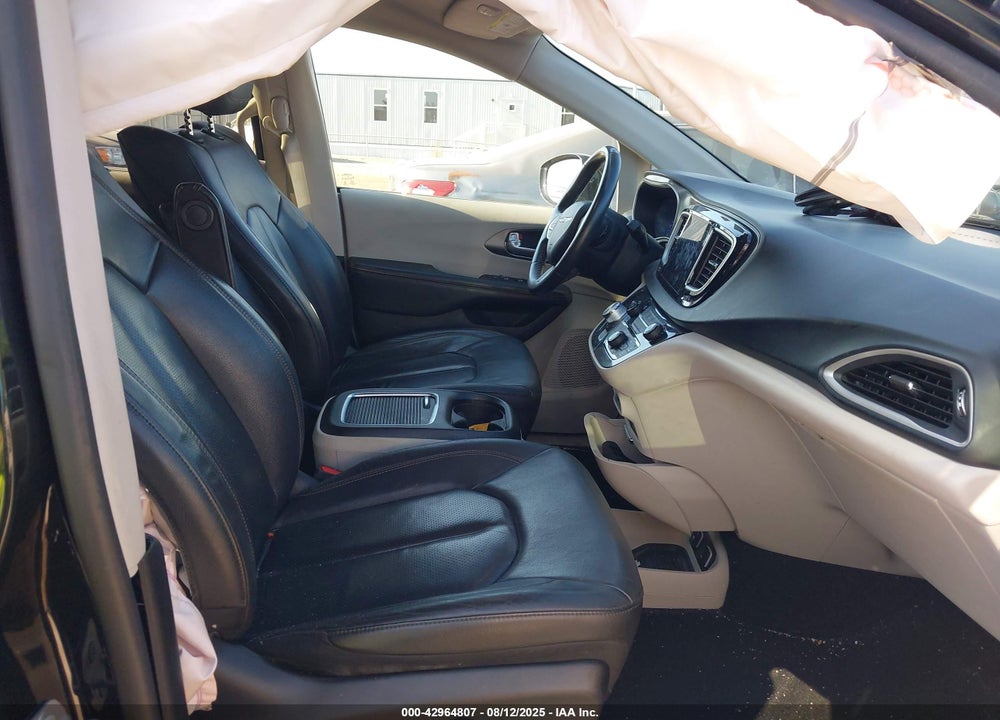 2020 CHRYSLER PACIFICA TOURING L PLUS VIN: 2C4RC1EG0LR108848