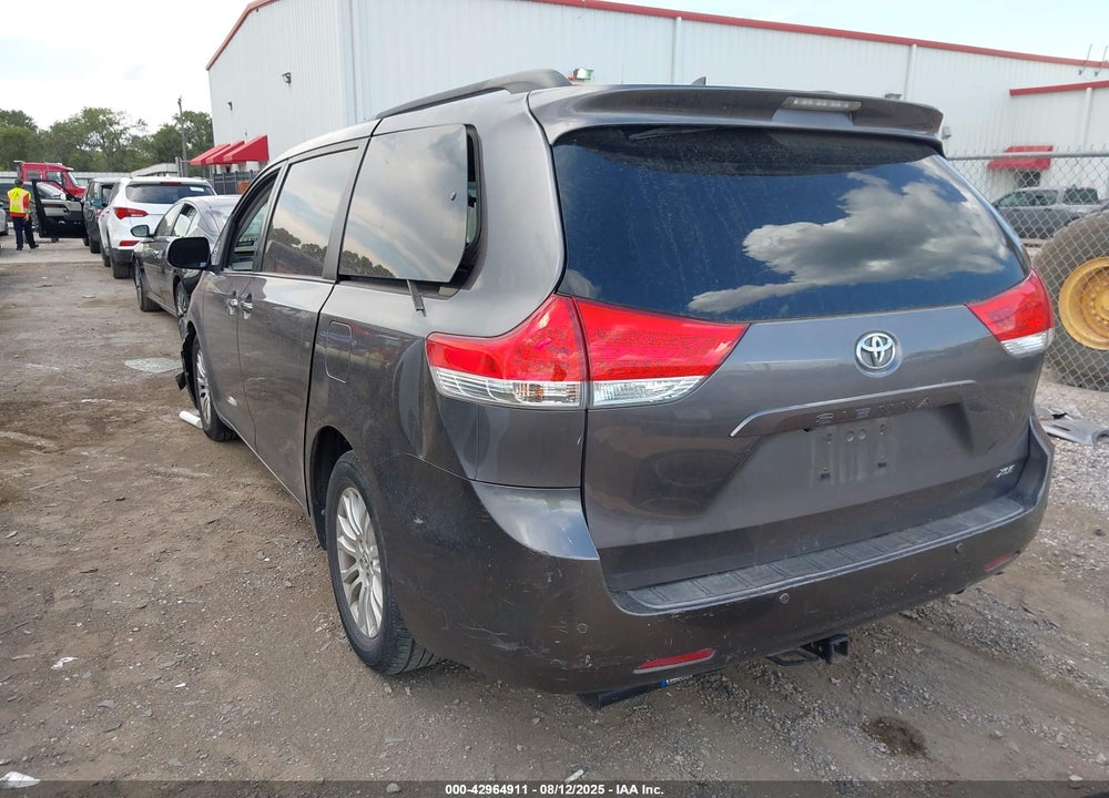 2011 TOYOTA SIENNA XLE V6 VIN: 5TDYK3DC1BS101292