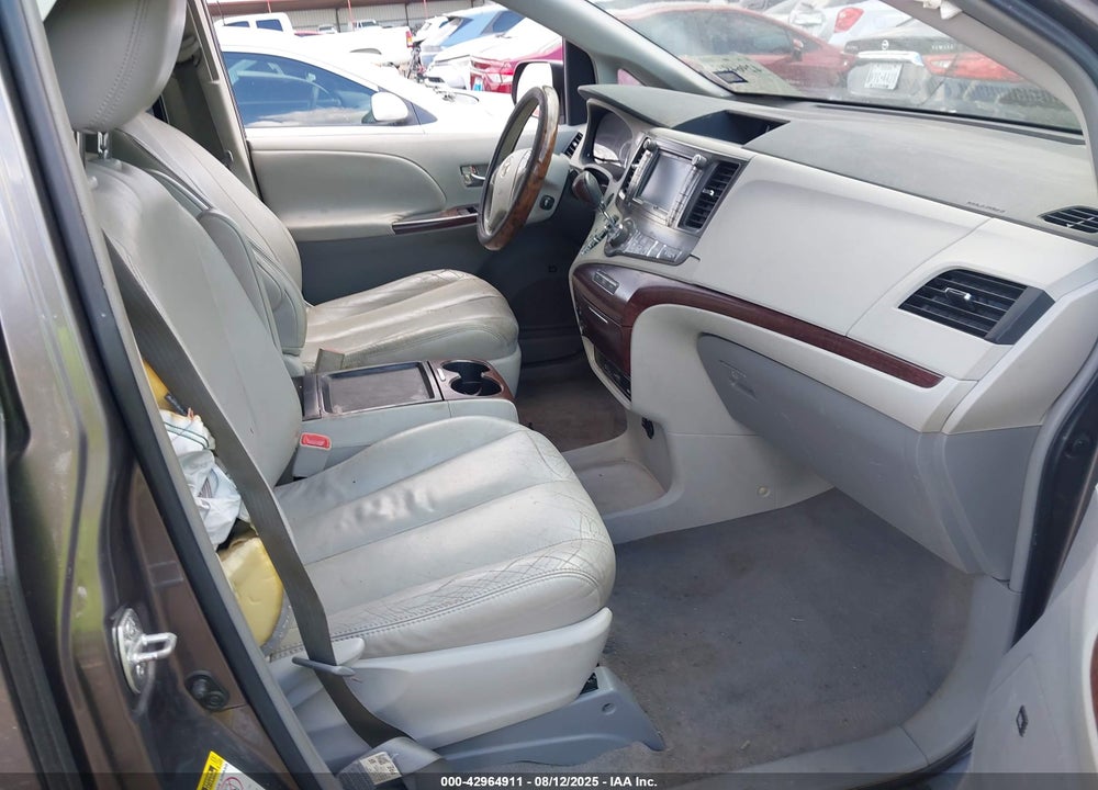 2011 TOYOTA SIENNA XLE V6 VIN: 5TDYK3DC1BS101292