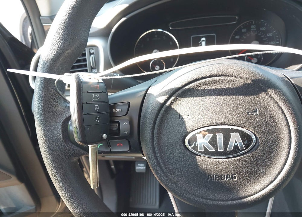 2016 KIA SORENTO VIN: 5XYPG4A35GG146280