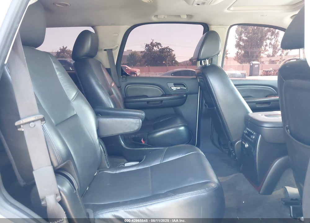 2009 CADILLAC ESCALADE VIN: 1GYFK13289R102477