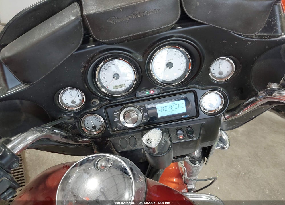 2011 HARLEY-DAVIDSON FLHX VIN: 1HD1KBM18BB662864