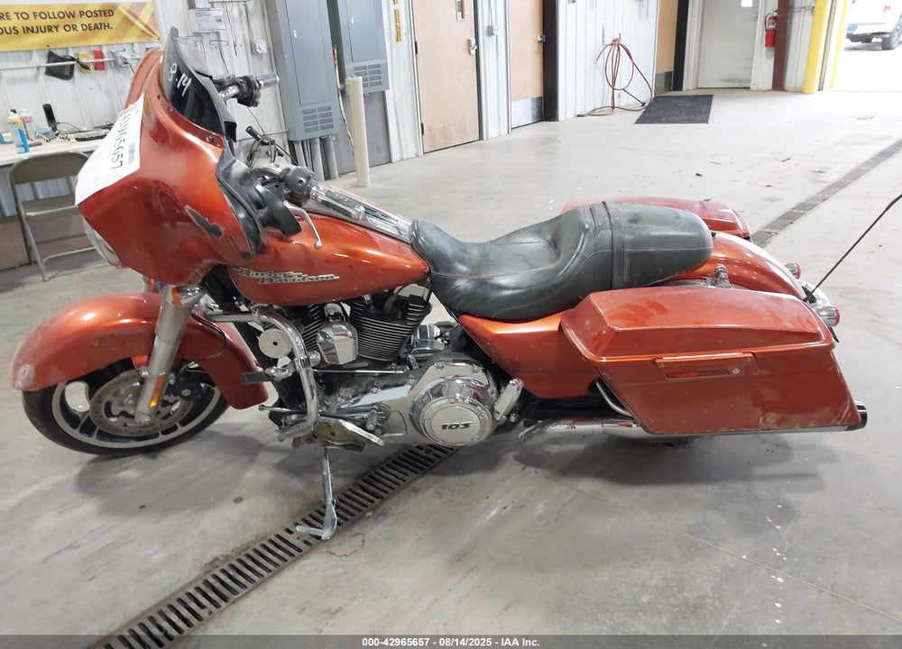 2011 HARLEY-DAVIDSON FLHX VIN: 1HD1KBM18BB662864