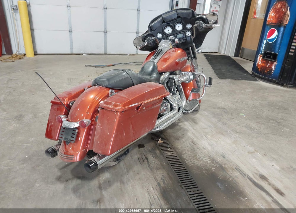 2011 HARLEY-DAVIDSON FLHX VIN: 1HD1KBM18BB662864