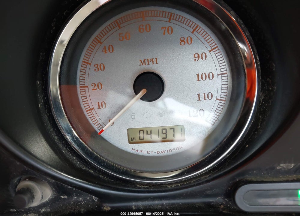2011 HARLEY-DAVIDSON FLHX VIN: 1HD1KBM18BB662864