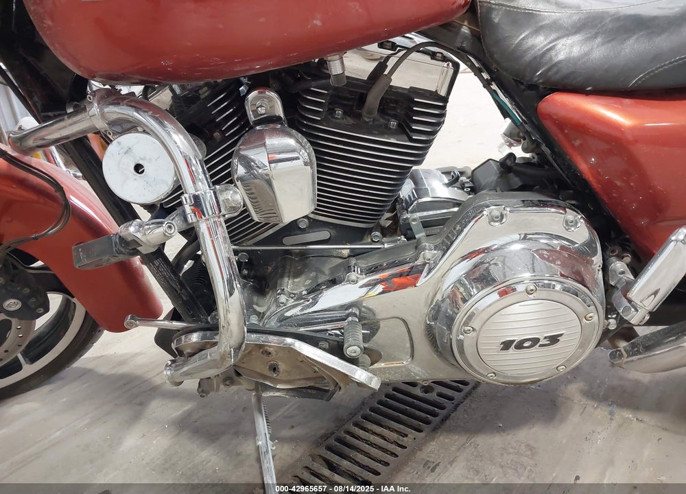 2011 HARLEY-DAVIDSON FLHX VIN: 1HD1KBM18BB662864