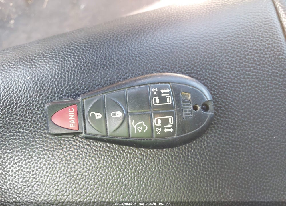 2014 CHRYSLER TOWN & COUNTRY VIN: 2C4RC1BG3ER300837