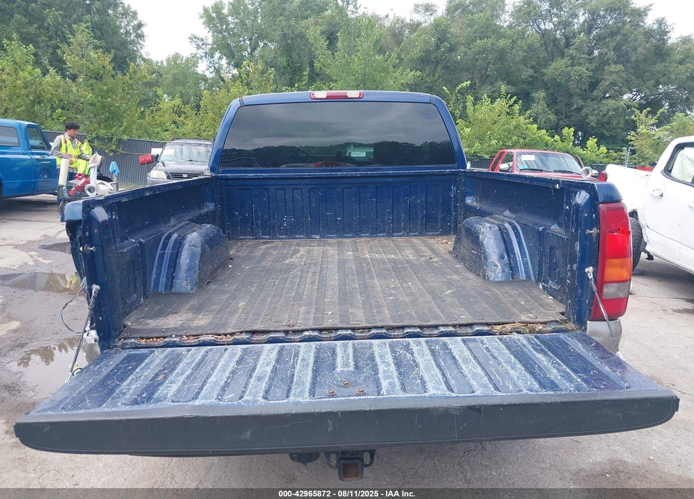 2001 CHEVROLET SILVERADO 1500 LS VIN: 2GCEK19T211116177