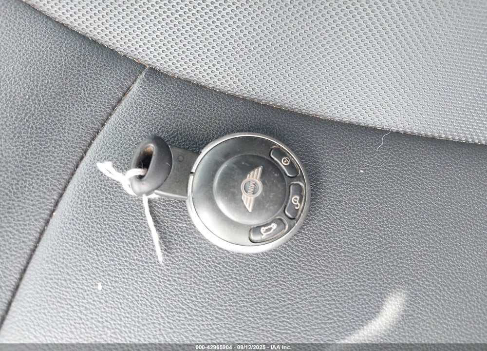 2011 MINI COOPER VIN: WMWZN3C5XBT133560
